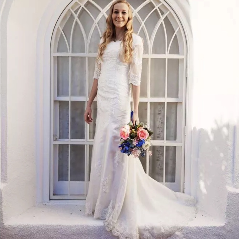 Custom made Modest Wedding Dress lace w/ sleeves